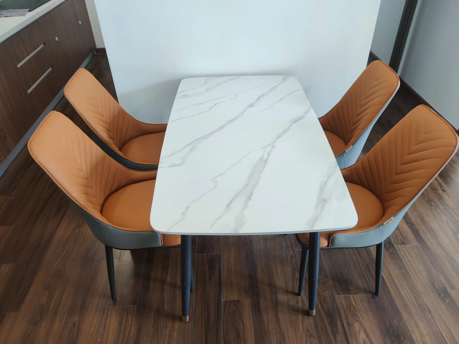 Ban an 4 ghe tai TPHCM