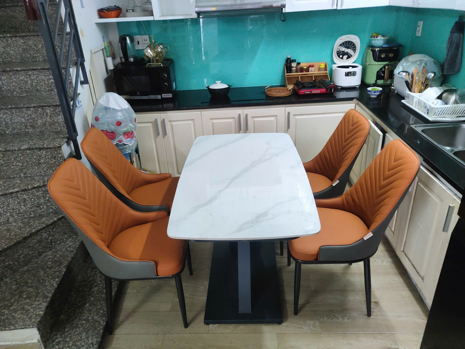 Ban an 4 ghe tai TPHCM