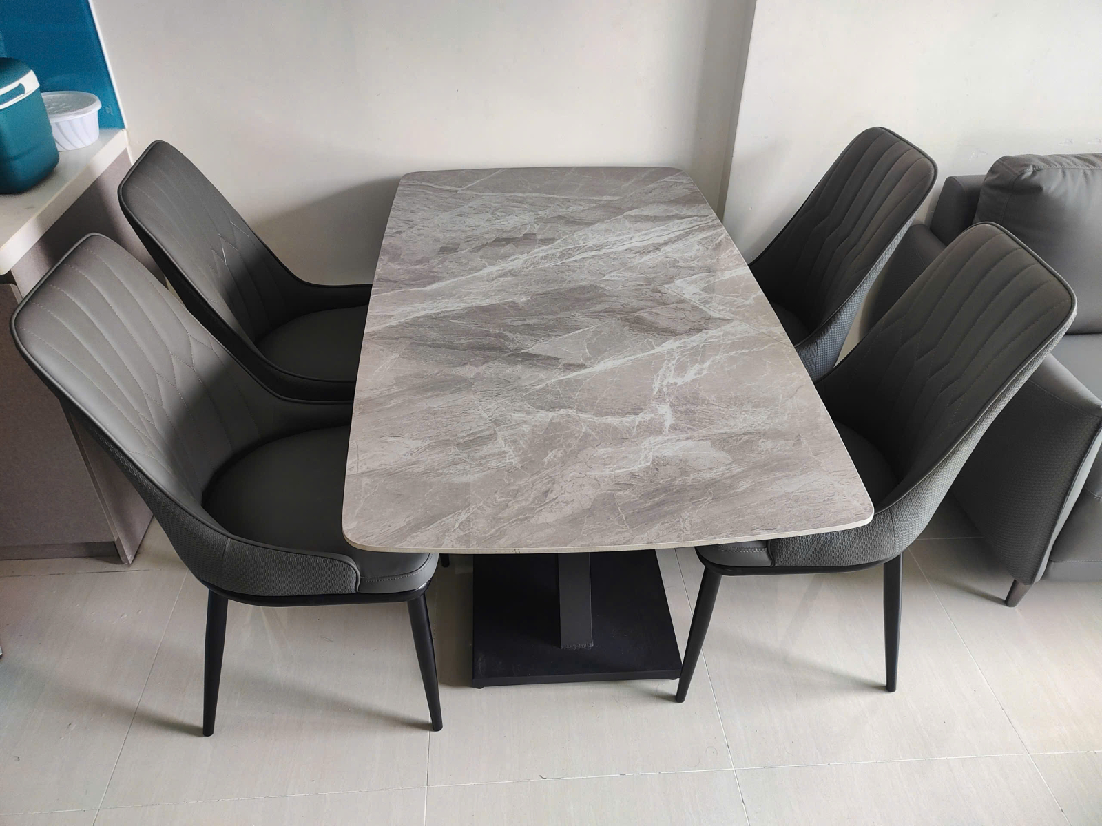 Ban an 4 ghe tai TPHCM