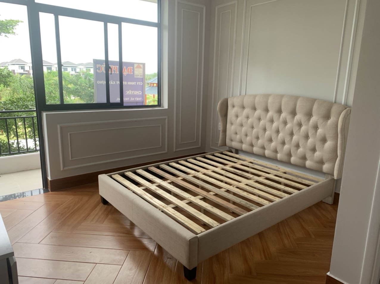So sánh giường ngủ gỗ và giường ngủ vải