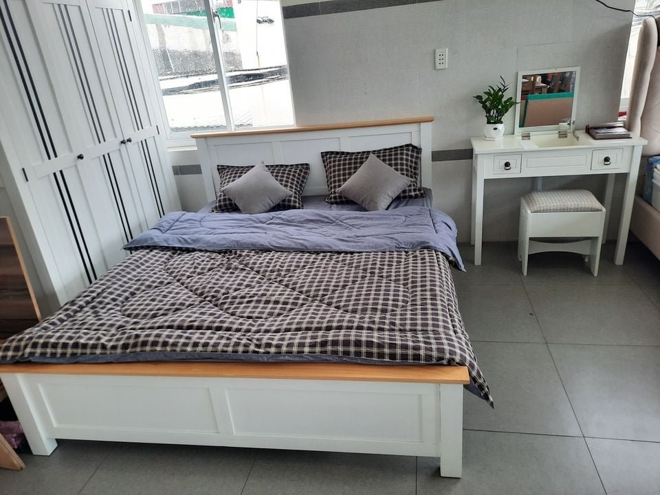Giường ngủ gỗ thông hiện đại