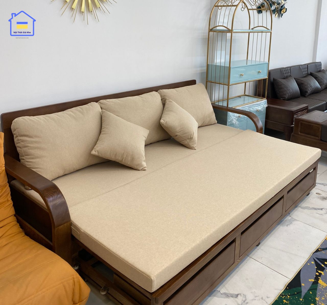 Sofa giường gỗ sồi cao cấp với chất liệu và kiểu dáng đẹp mắt, sẽ là sự lựa chọn hàng đầu cho những ai ưa thích sự tinh tế và sang trọng cho không gian phòng ngủ của mình. Sản phẩm này được thiết kế hàng đầu với những tính năng tiện ích và độ bền cao, đảm bảo sẽ là một sản phẩm đáng đầu tư cho gia đình bạn.