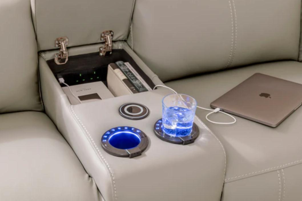 Thiết kế cổng sạc thông minh trên sofa băng