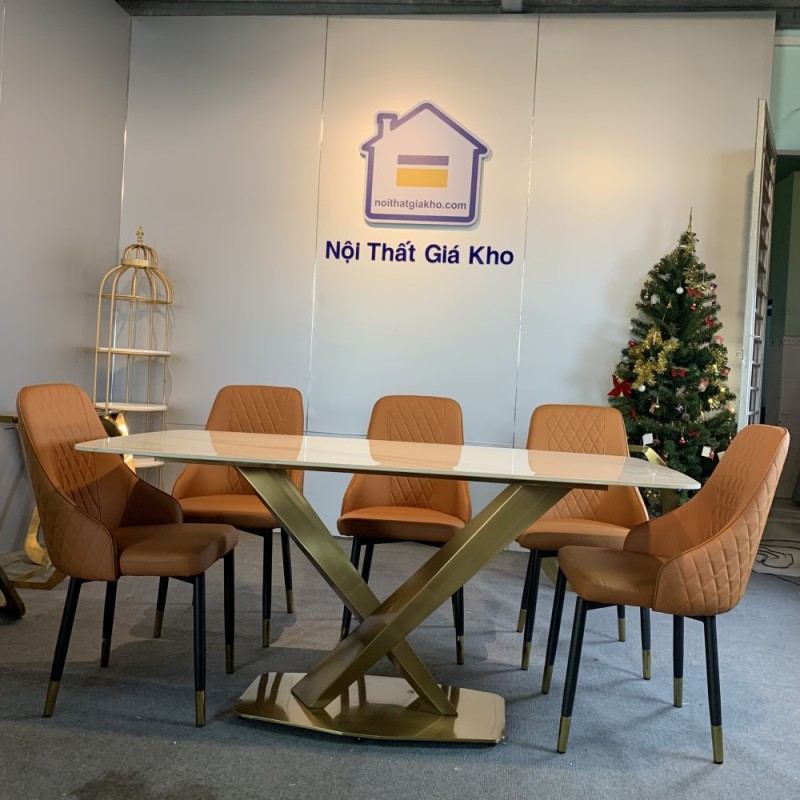 Bàn ăn mặt đá Ceramic chân chéo X mạ vàng kèm ghế Sheraton trám