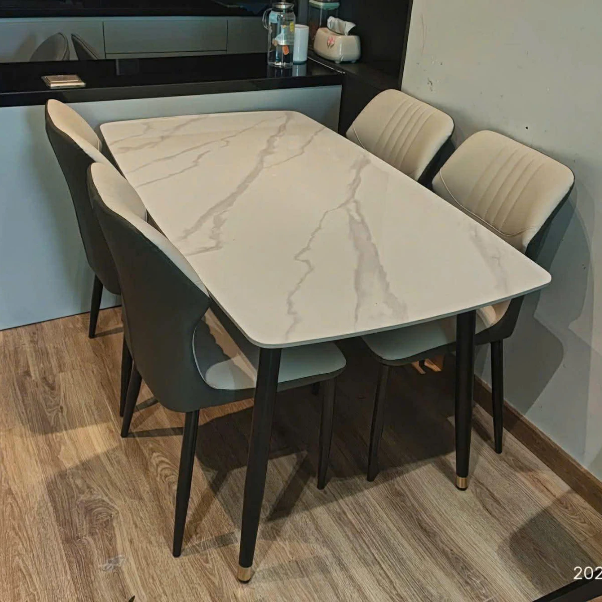 Bàn ăn mặt đá ceramic chân côn 4 ghế Cozy