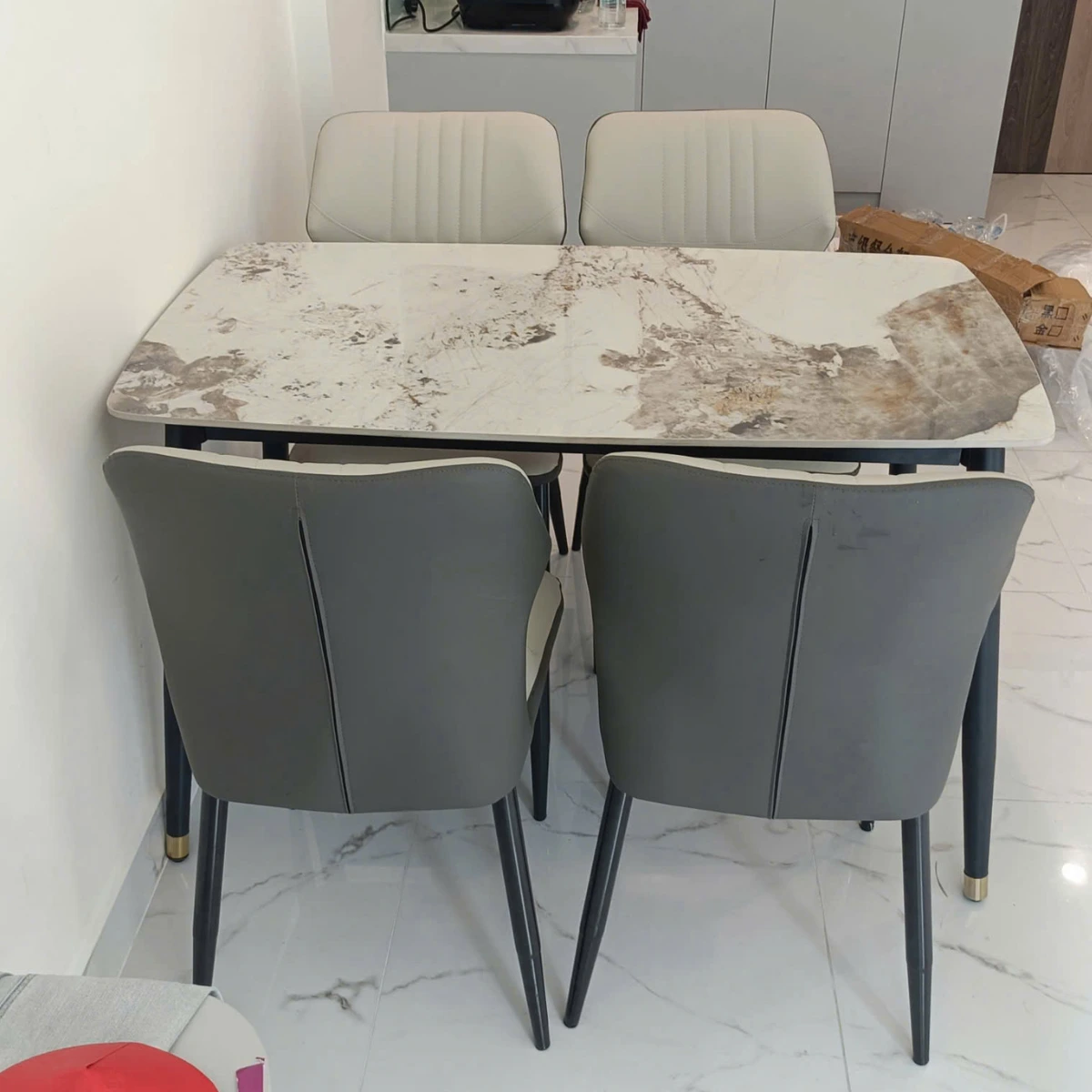 Bàn ăn mặt đá ceramic chân côn 4 ghế Cozy
