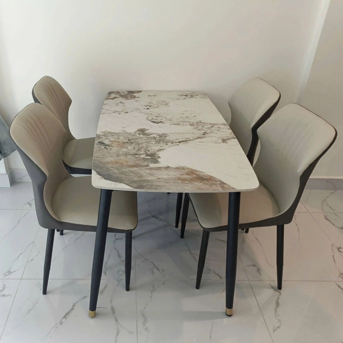 Bàn ăn mặt đá ceramic chân côn 4 ghế Cozy
