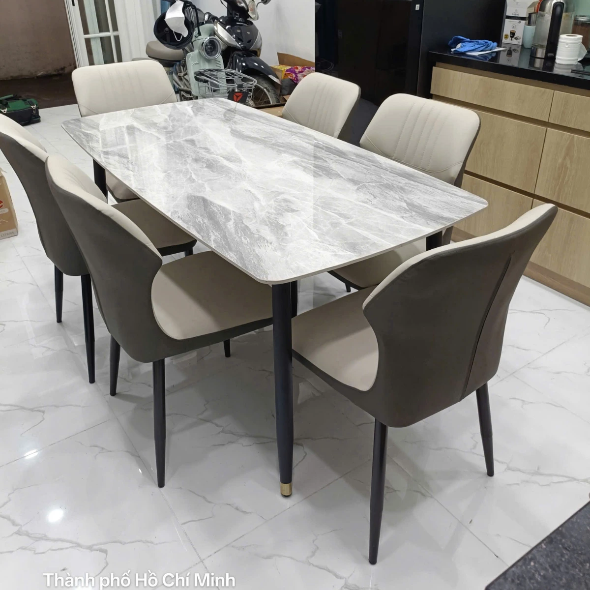 Bàn ăn mặt đá ceramic chân côn 4 ghế Cozy