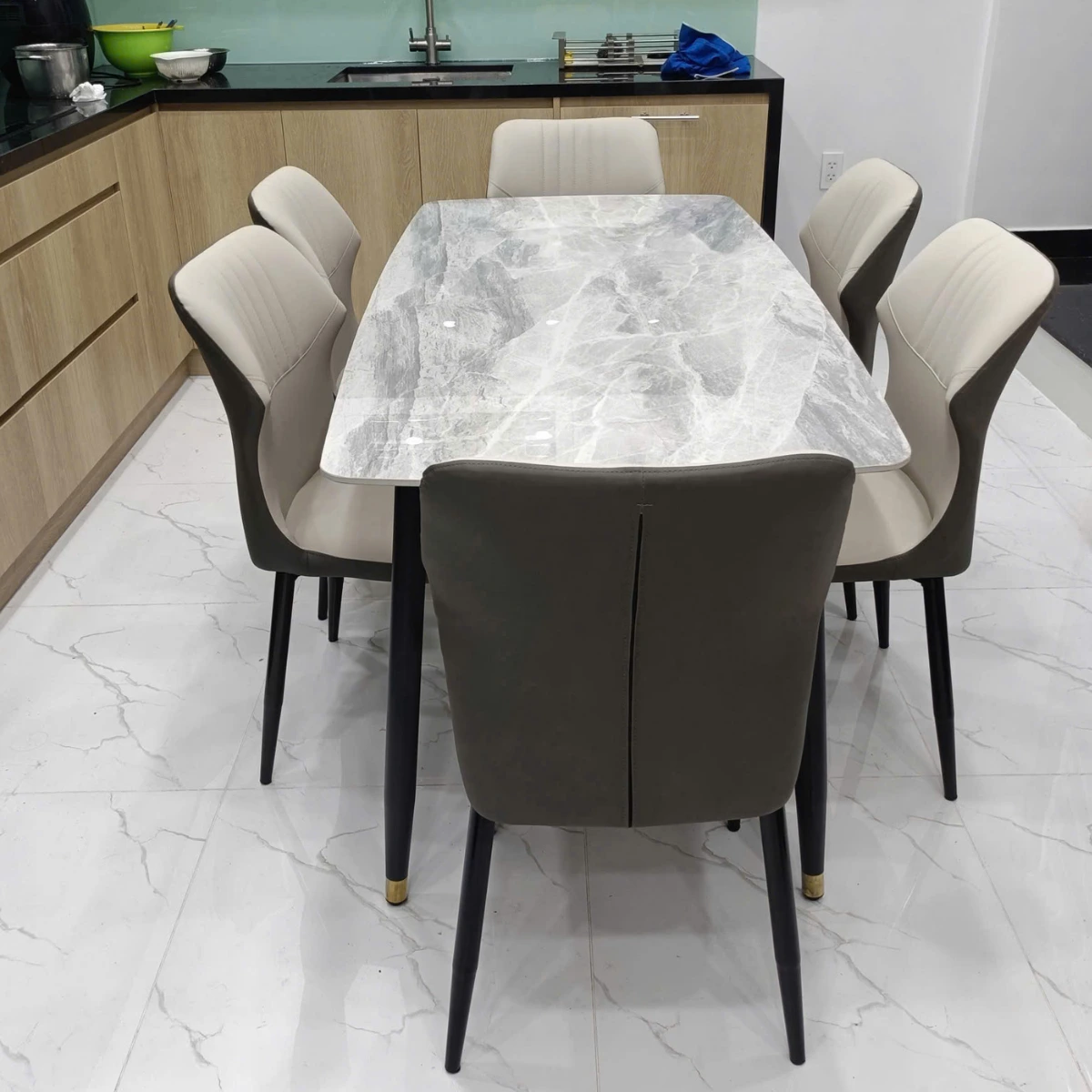 Bàn ăn mặt đá ceramic chân côn 4 ghế Cozy