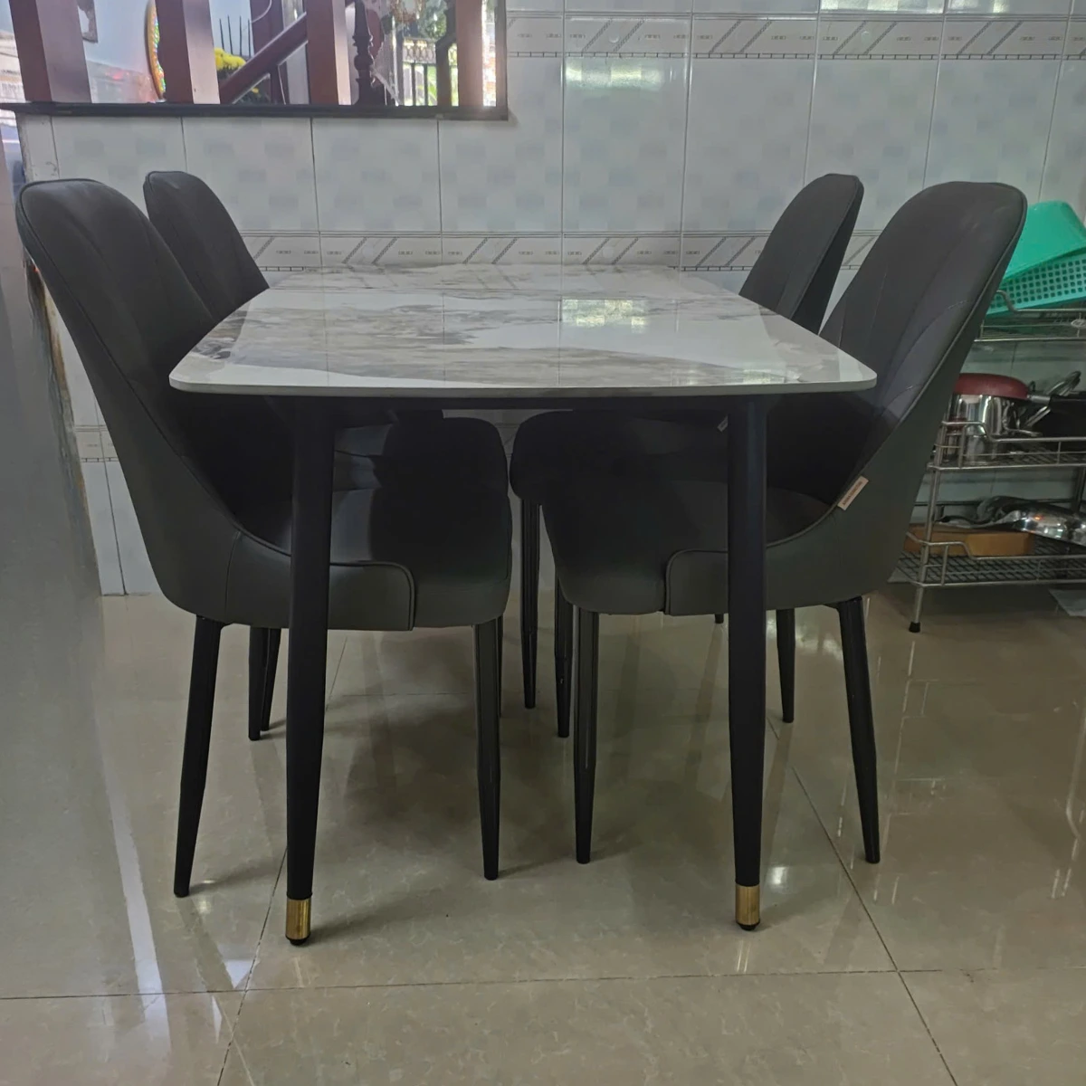 Bàn ăn mặt đá ceramic chân côn 4 ghế Pamper