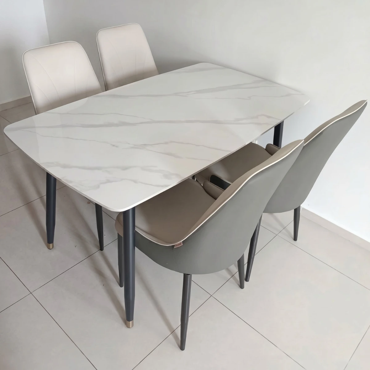 Bàn ăn mặt đá ceramic chân côn 4 ghế Pamper
