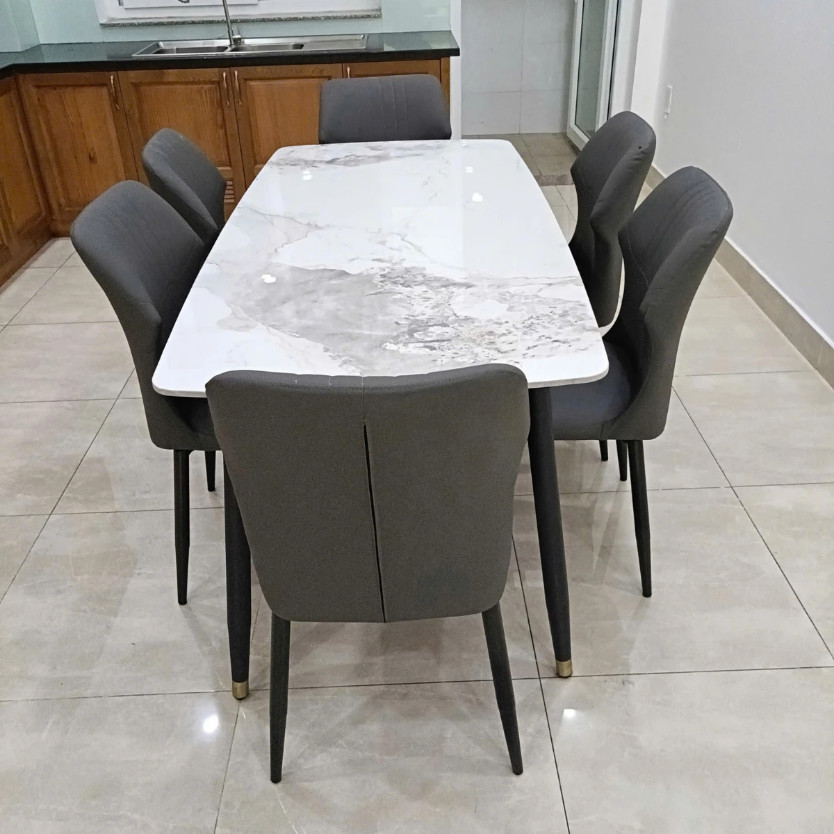 Bàn ăn mặt đá ceramic chân côn 8 ghế Cozy