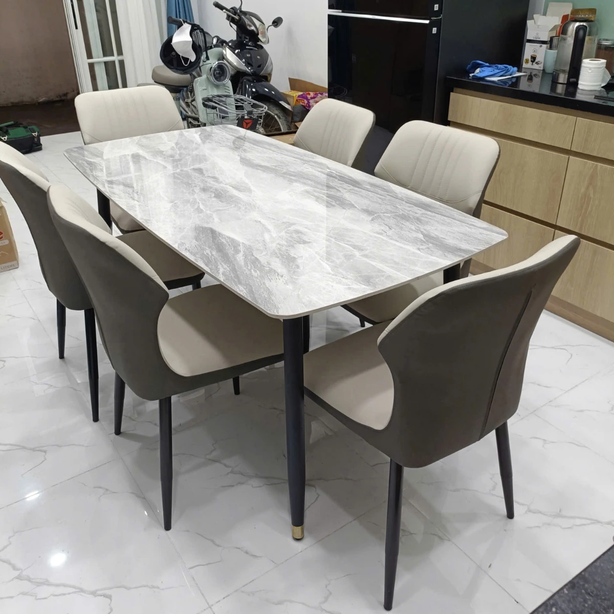 Bàn ăn mặt đá ceramic chân côn 8 ghế Cozy