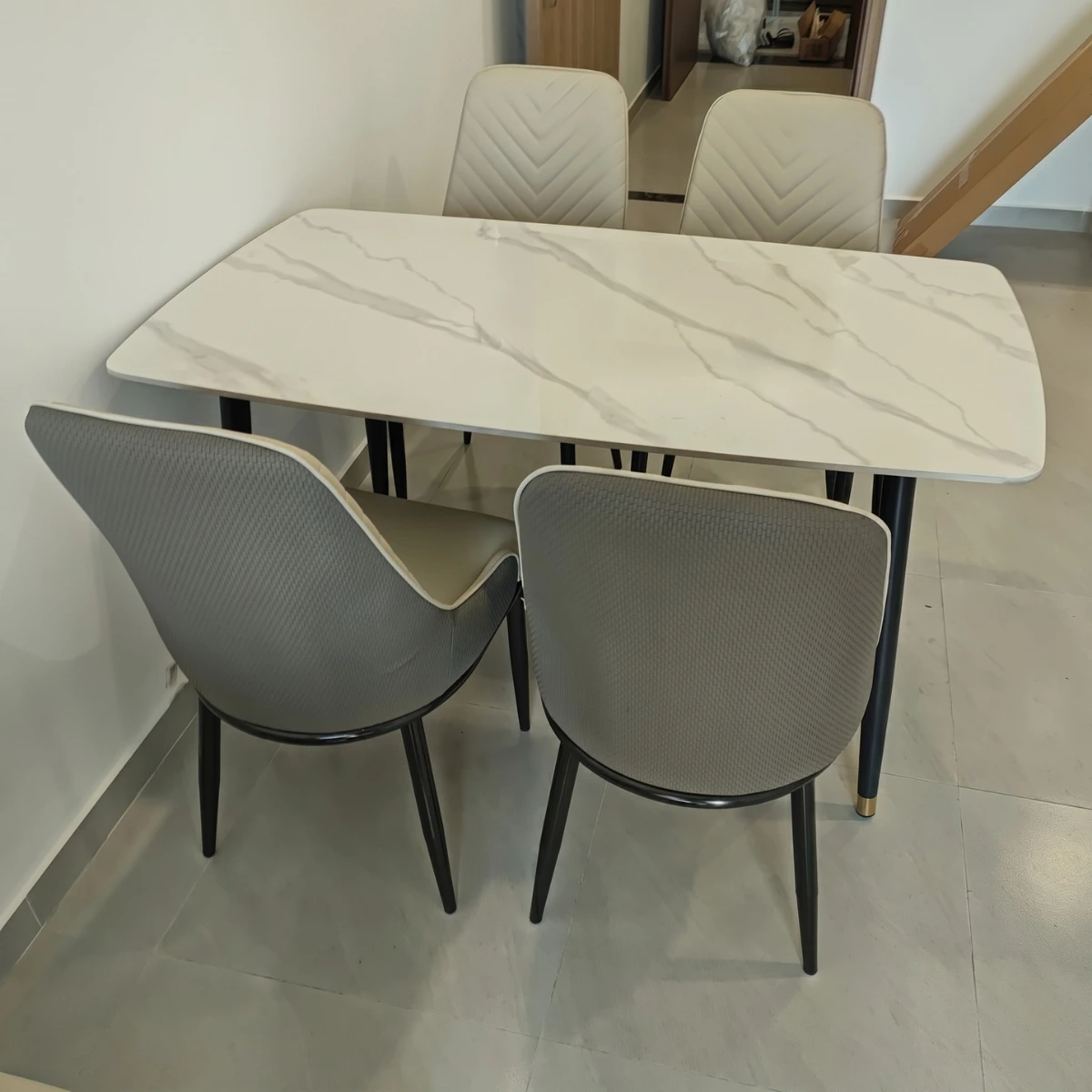 Bàn ăn mặt đá ceramic chân côn 8 ghế Spine