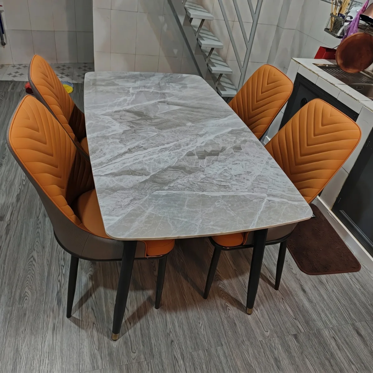 Bàn ăn mặt đá ceramic chân côn 8 ghế Spine