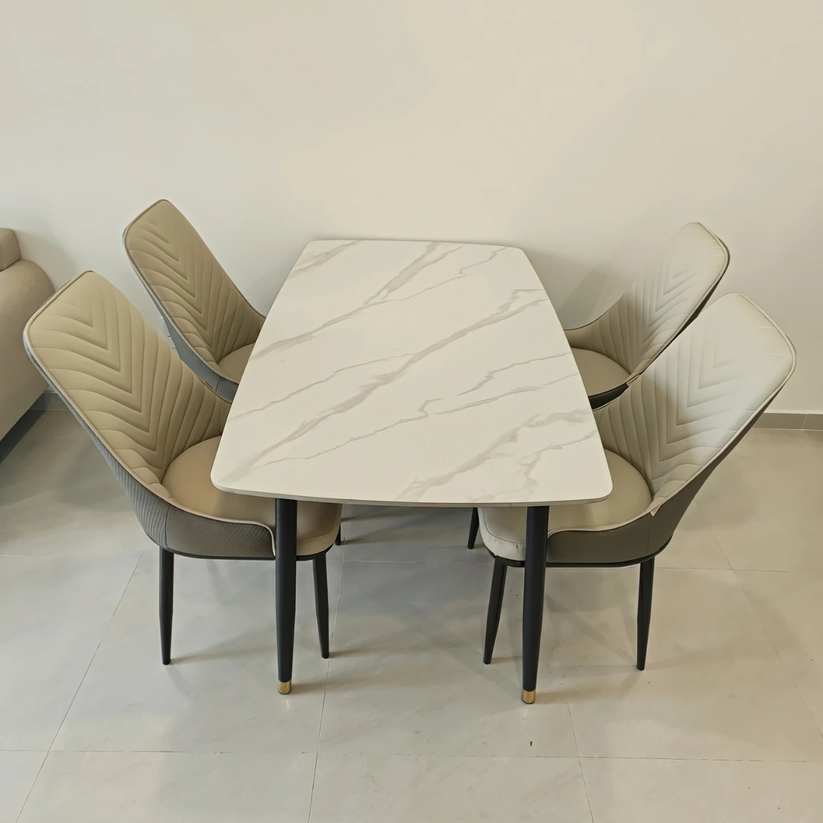Bàn ăn mặt đá ceramic chân côn 8 ghế Spine