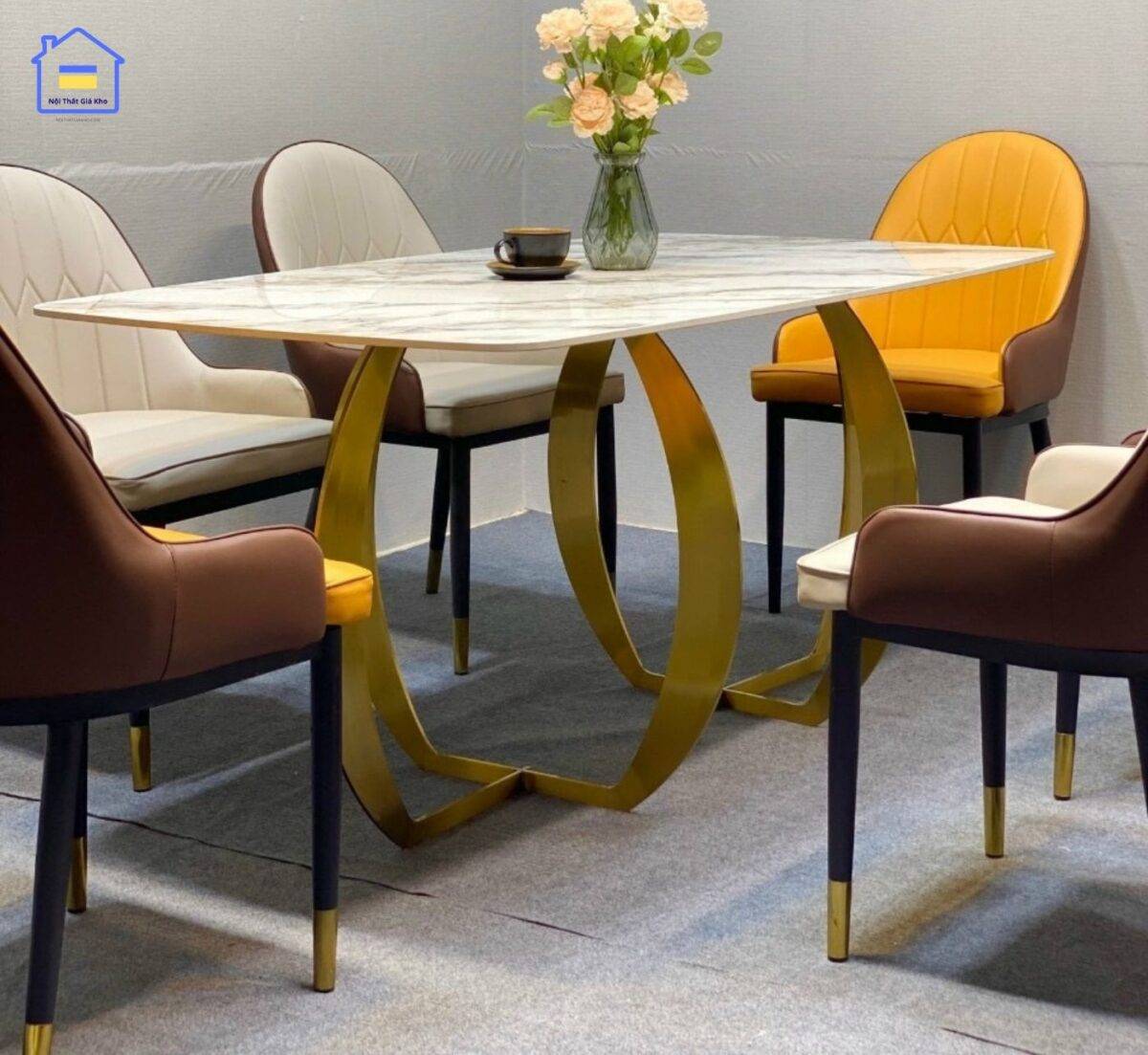 Bàn ăn mặt đá Ceramic khung thép mạ vàng ghế Monet