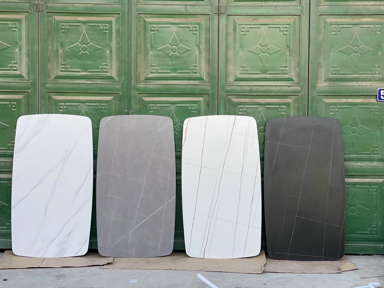 So sánh đá Ceramic với đá Bạch Ngọc