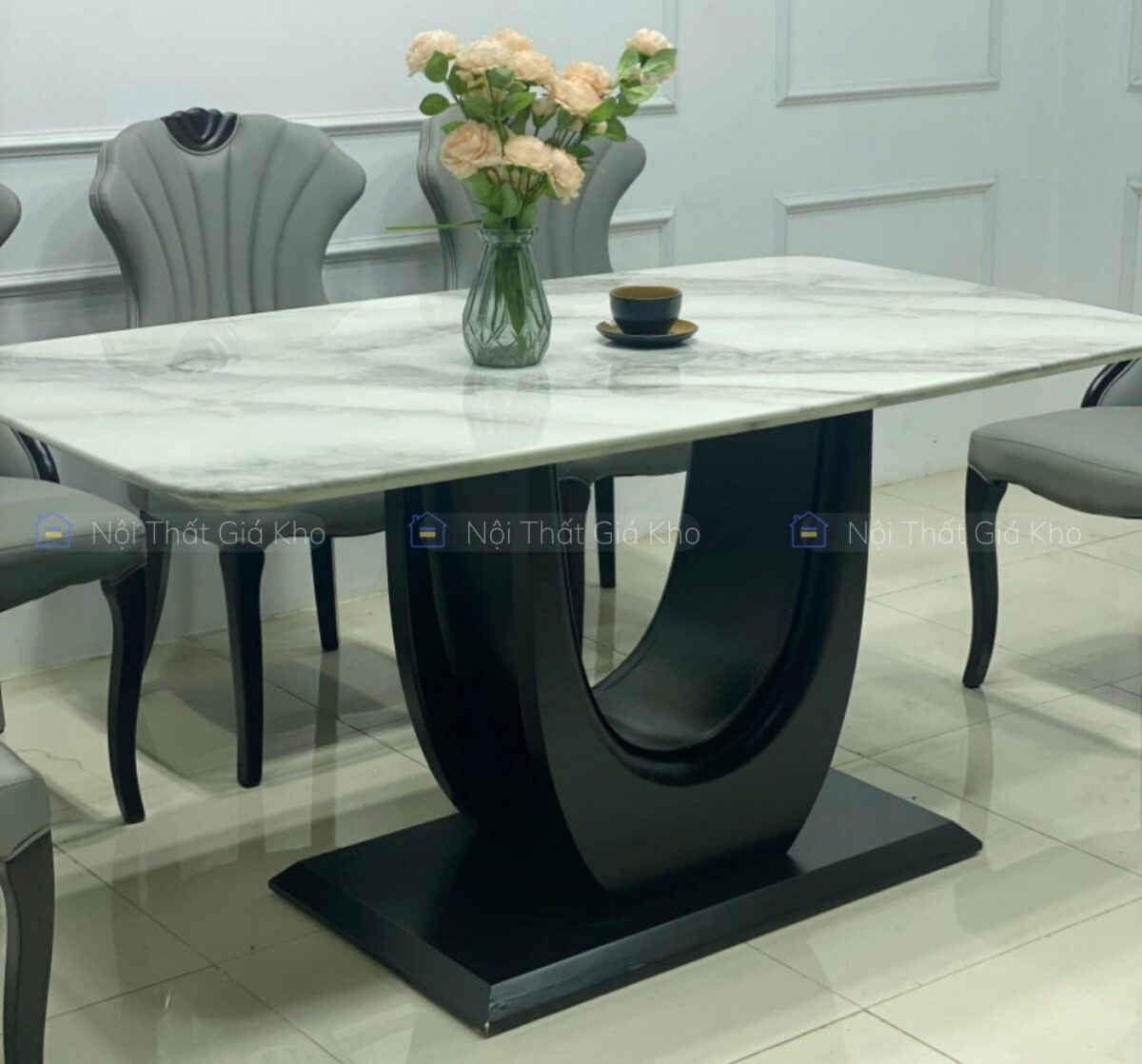 Bàn ăn mặt đá chân gỗ nhập khẩu