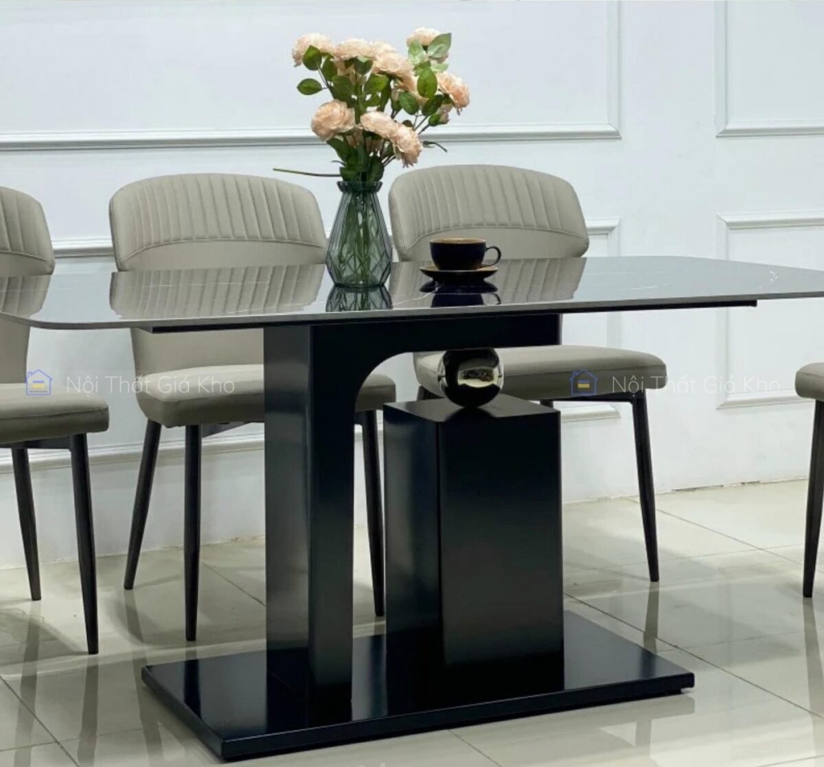 Bàn ăn mặt đá chân hợp kim