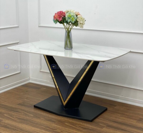 Bàn ăn mặt đá chân V viền vàng