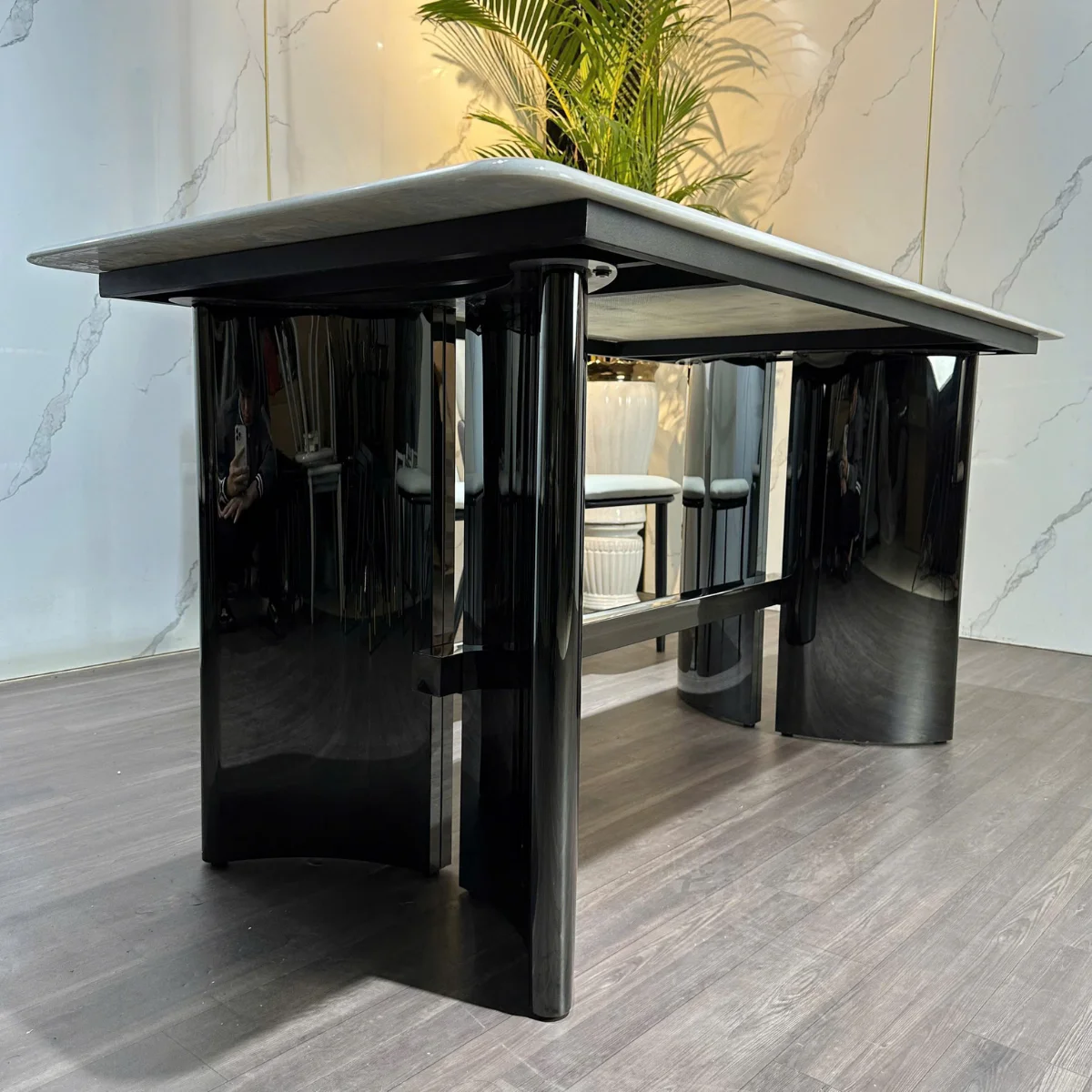 Bàn ăn mặt đá vi tinh thể chân inox BAK40