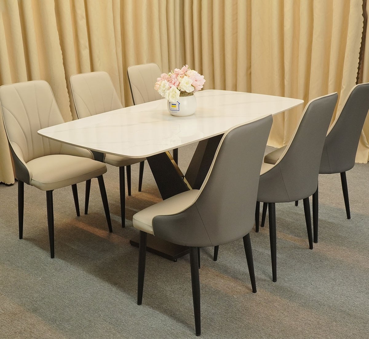 Bàn ăn nhập khẩu tại Tiền Giang