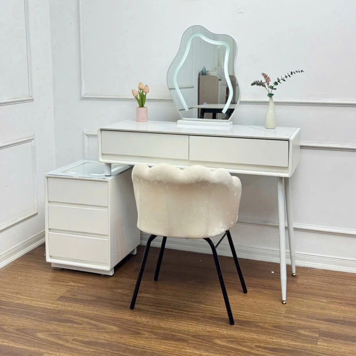 Bàn trang điểm kèm ghế hiện đại GK16