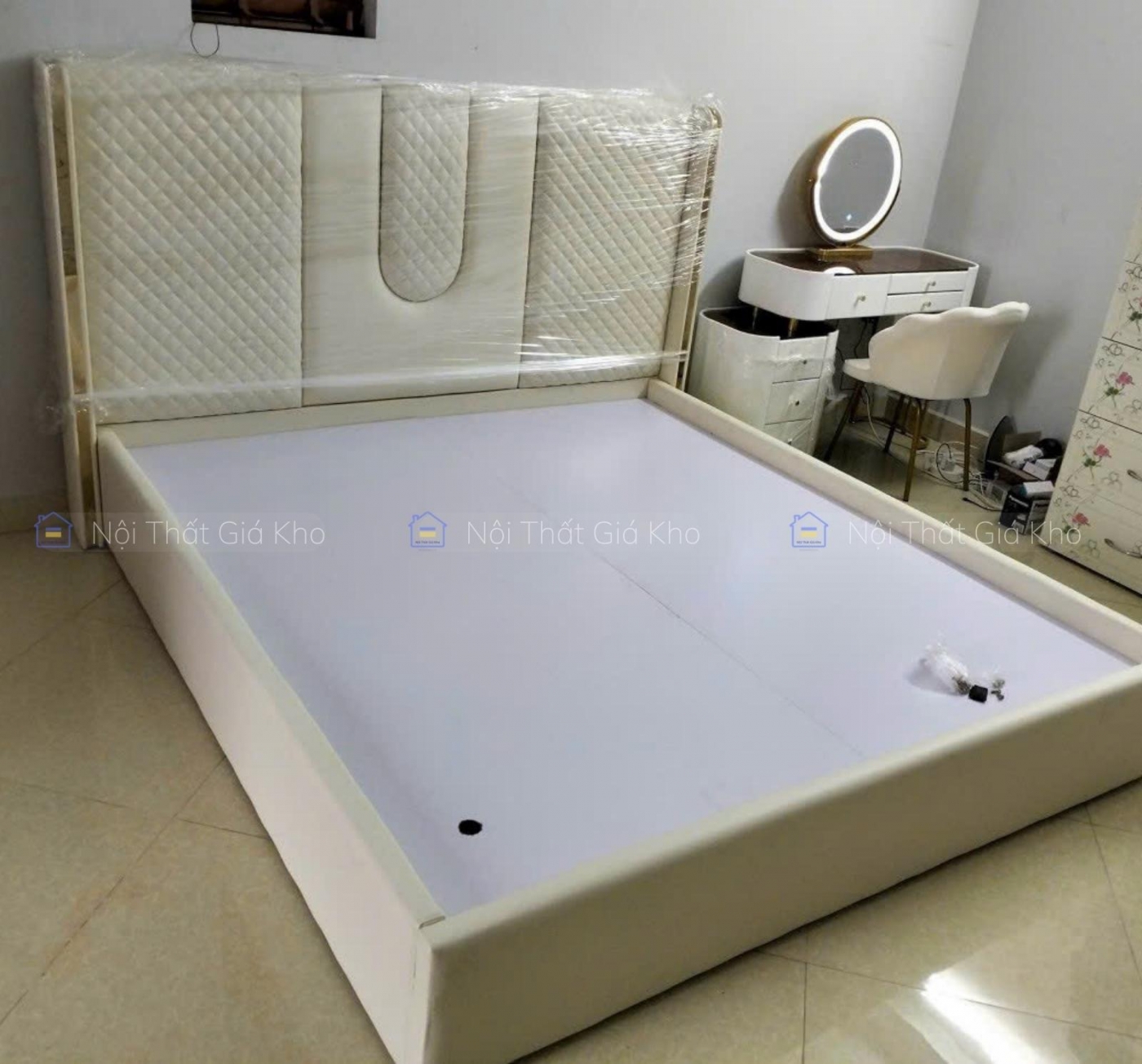 Giường bọc da giá rẻ Adora